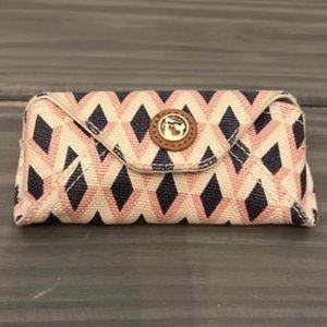 Spartina 449 Barbee Isle of Hope glasses case magnetic clasp